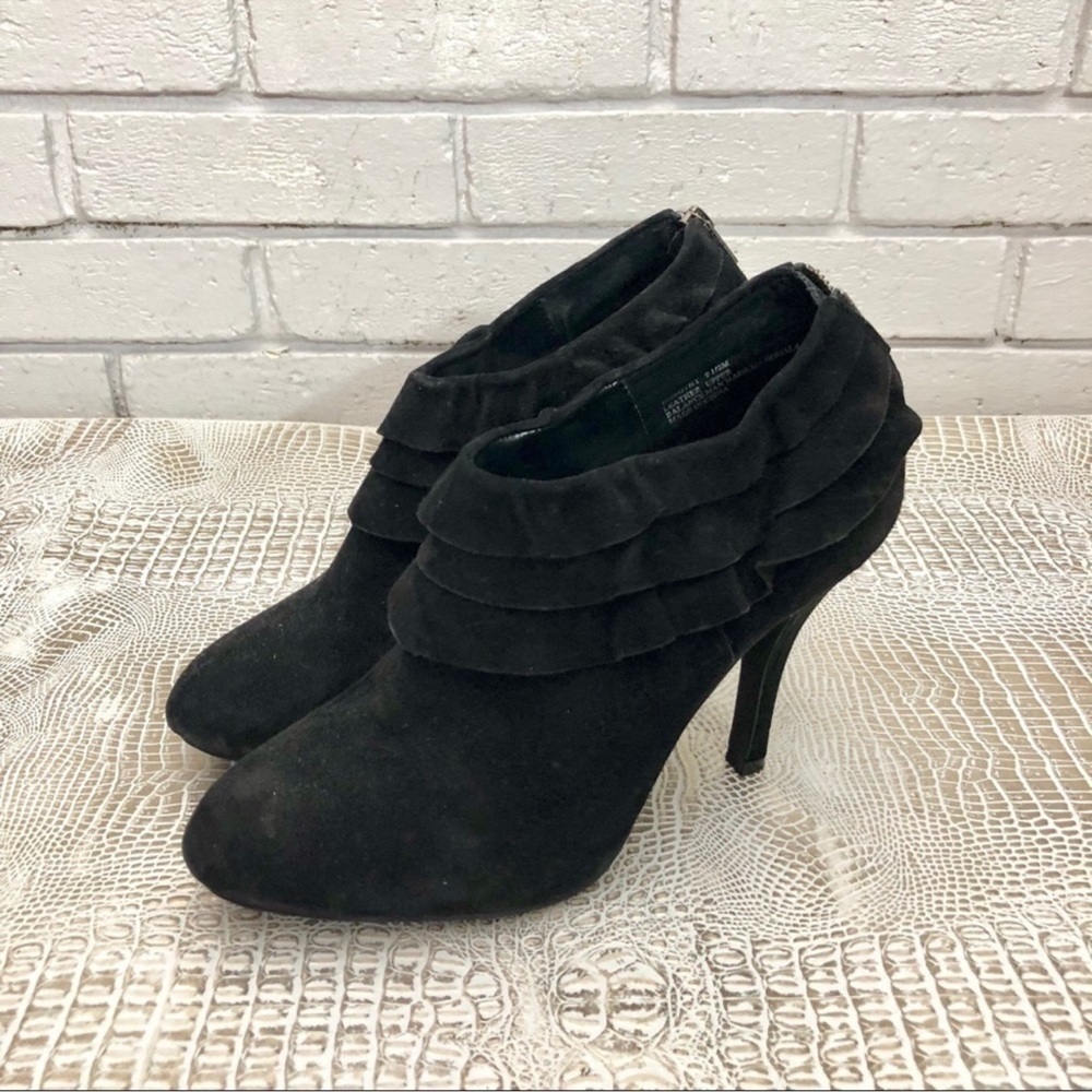 Kelsi Dagger Black Ruffle Dorothy‎ Booties